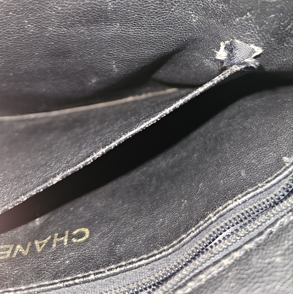 Authentic CHANEL Caviar black leather Crossbody/Shoulder Bag - Picture 9 of 16